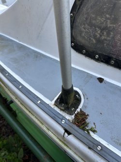 Stanchion mounting bracket